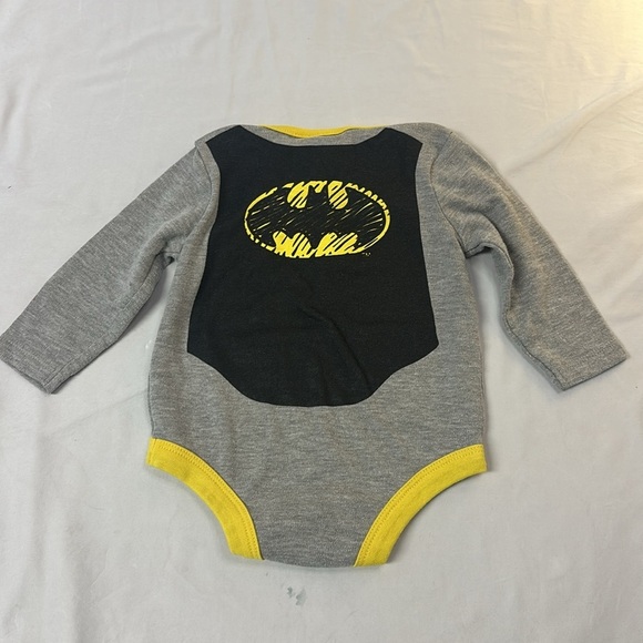 DC Batman - long sleeve baby onesie top/shirt. Size 3-6 months - Picture 3 of 3